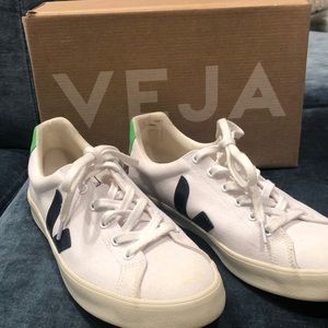 Vejas Tennis Shoe